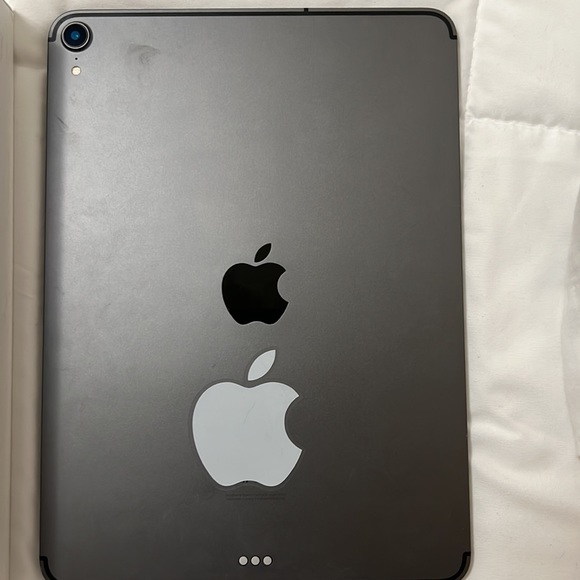 COPY - iPad 11 pro 64 gb